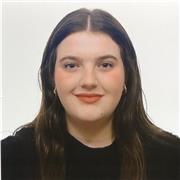 Soy estudiante del grado de Lengua castellana y literatura en la USC. En un futuro, me gustaría ser profesora.